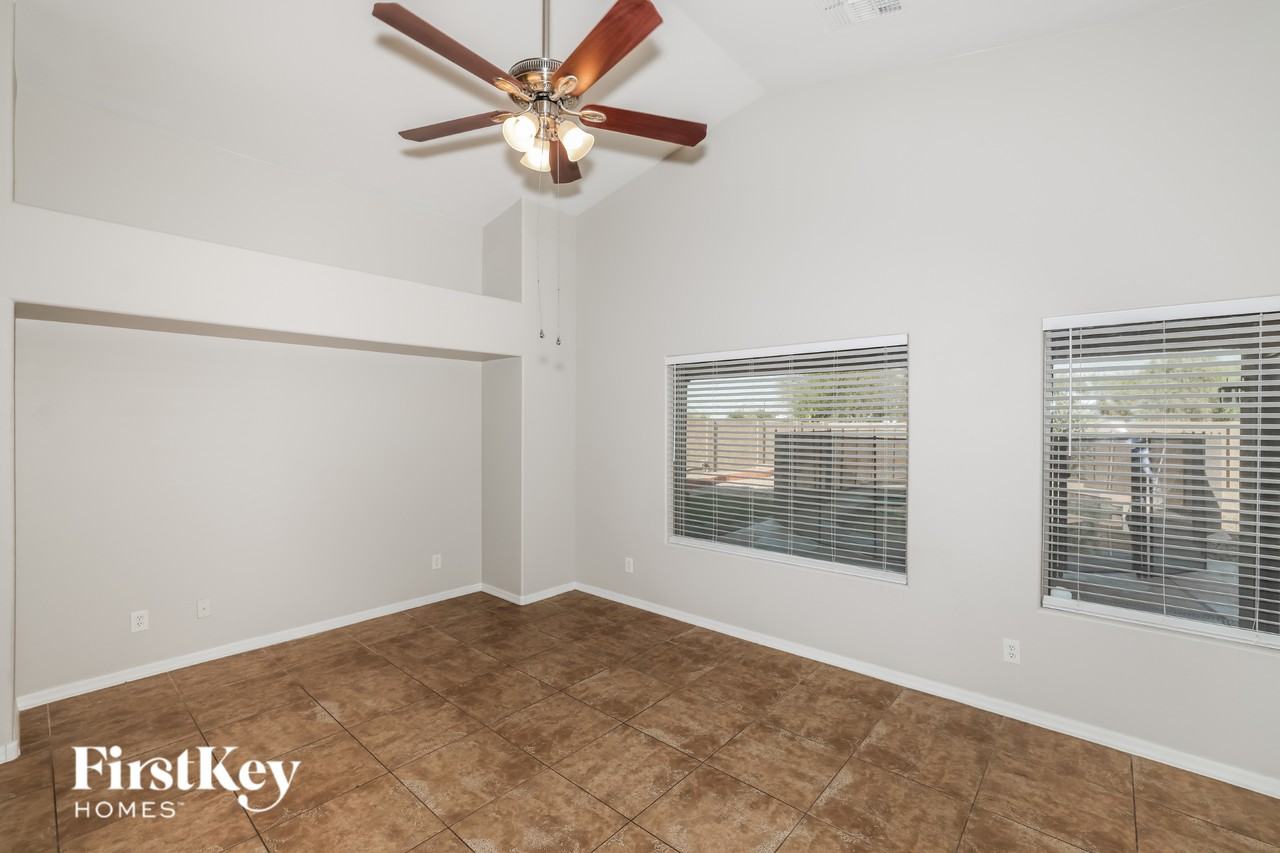 2624 S 257th Ave - Photo 3 of 16