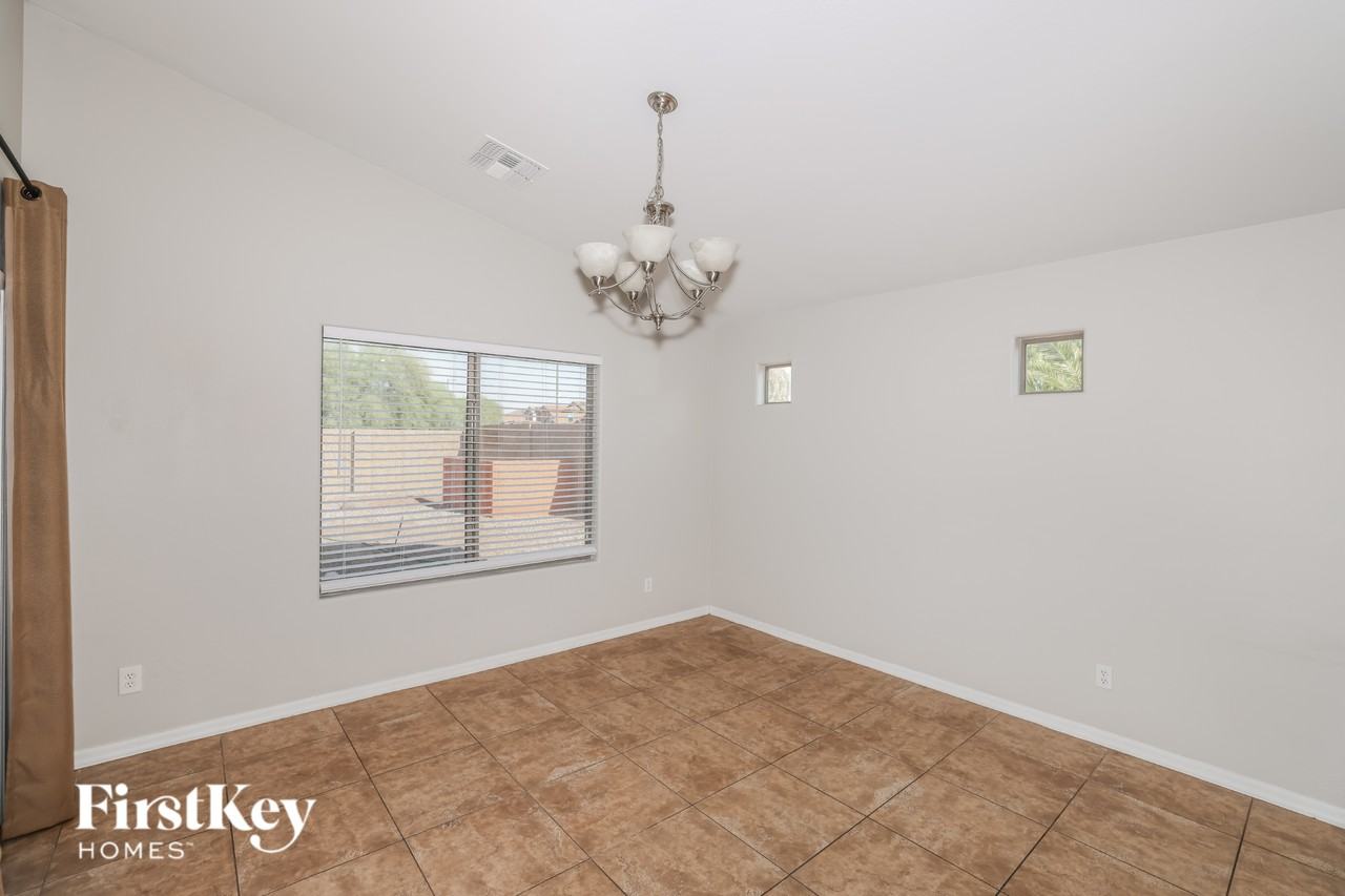 2624 S 257th Ave - Photo 4 of 16