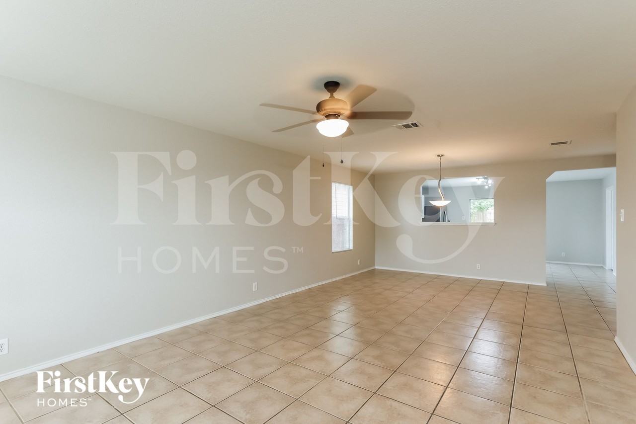 111 Quince Flower - Photo 3 of 15