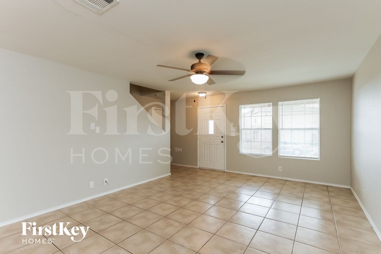 111 Quince Flower - Photo 4 of 15