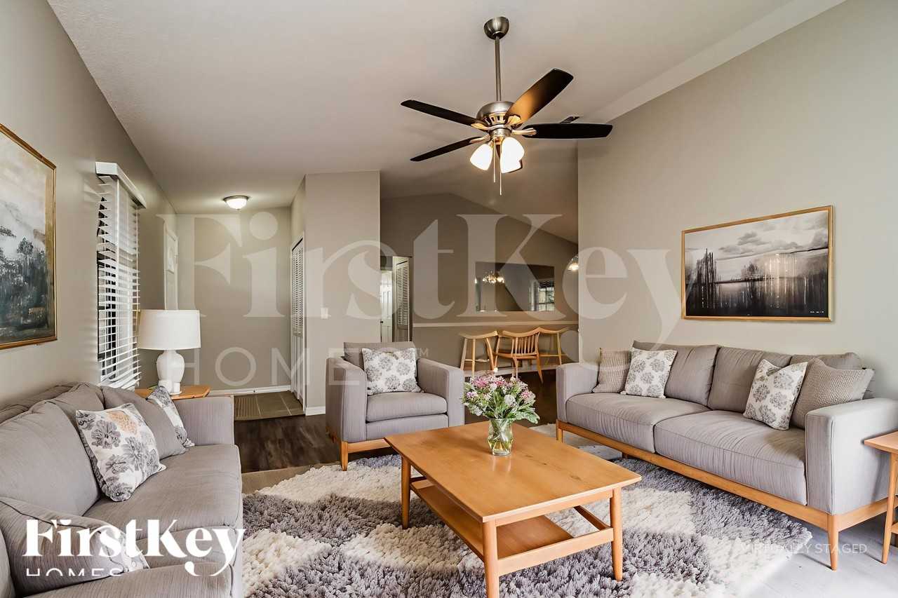 836 Sylvia Dr - Photo 4 of 18