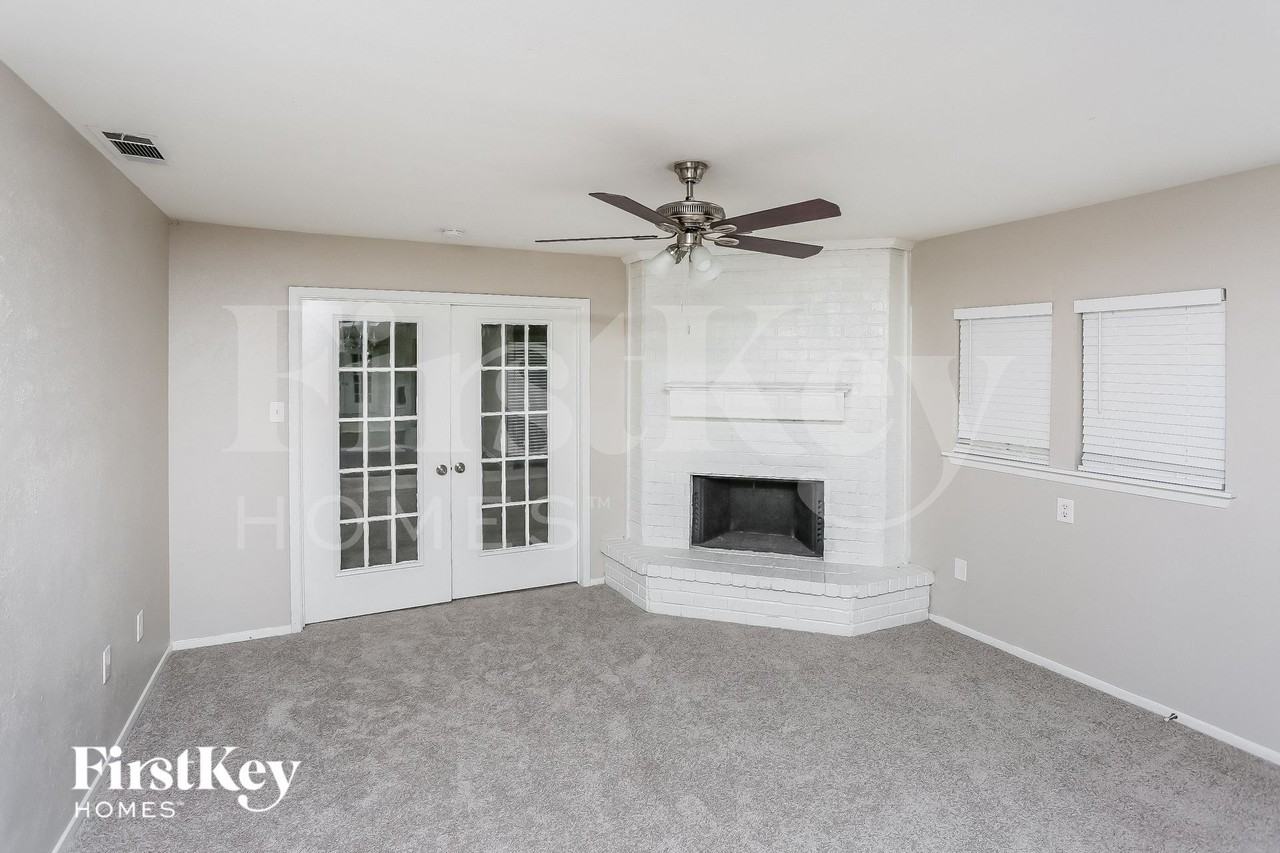 5614 Sarasota Dr - Photo 3 of 15