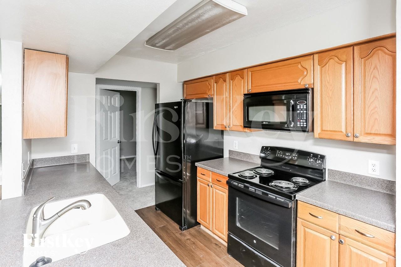 5614 Sarasota Dr - Photo 6 of 15