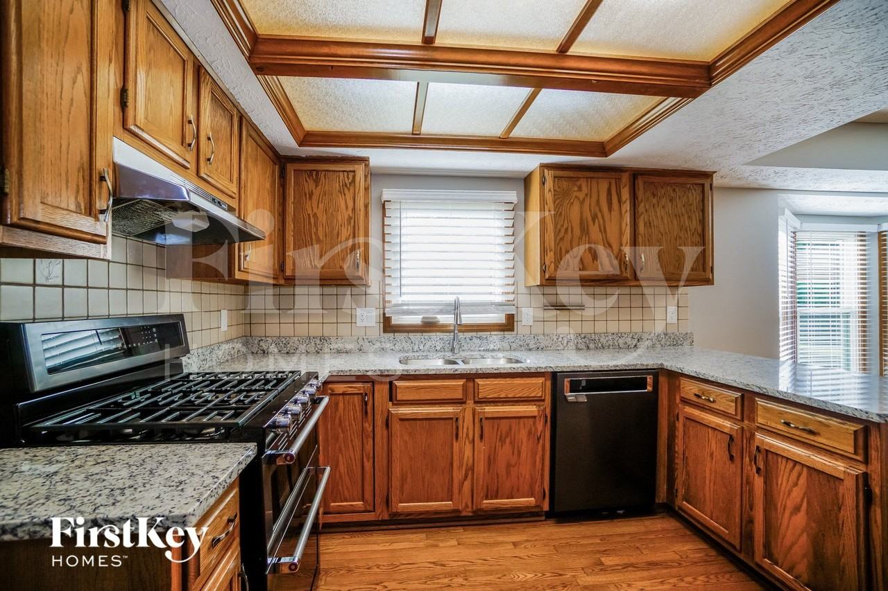 13008 Oakmere Dr - Photo 5 of 15