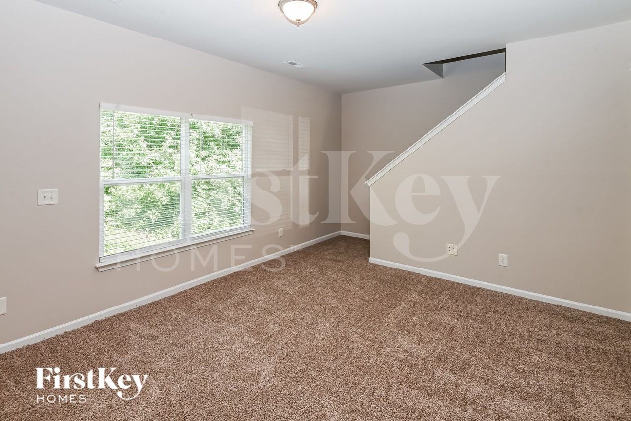 97 Poplar Woods Dr - Photo 3 of 15