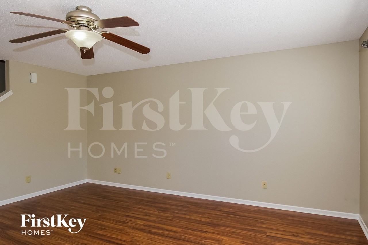 10188 Cumberland Pointe Blvd - Photo 3 of 15