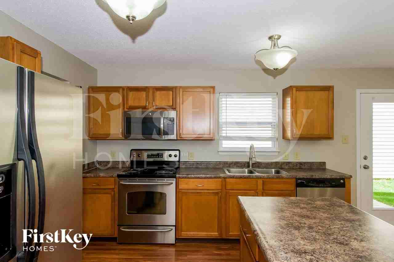 10188 Cumberland Pointe Blvd - Photo 6 of 15