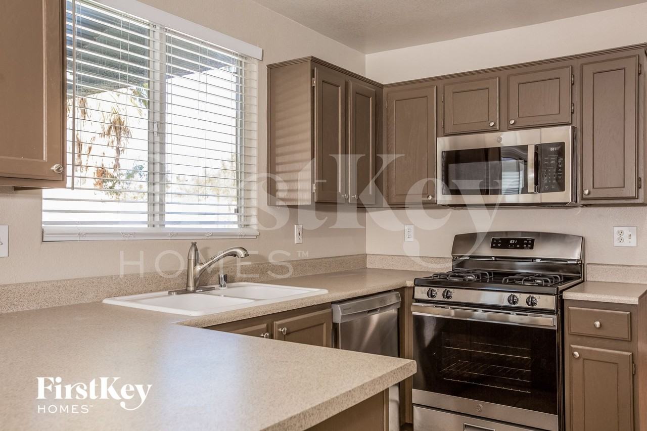 9360 Willow Meadow Ct - Photo 5 of 15