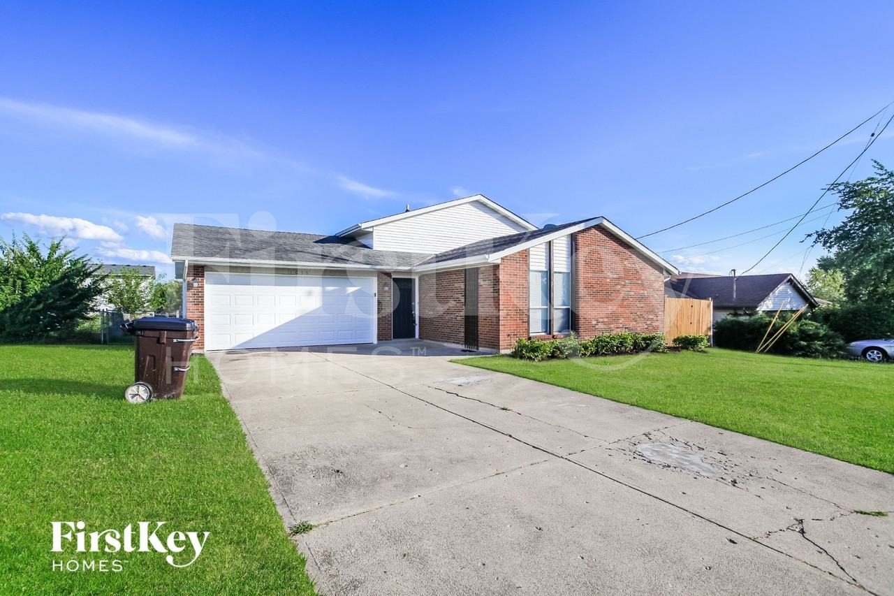 1056 Merle Ct - Photo 2 of 15