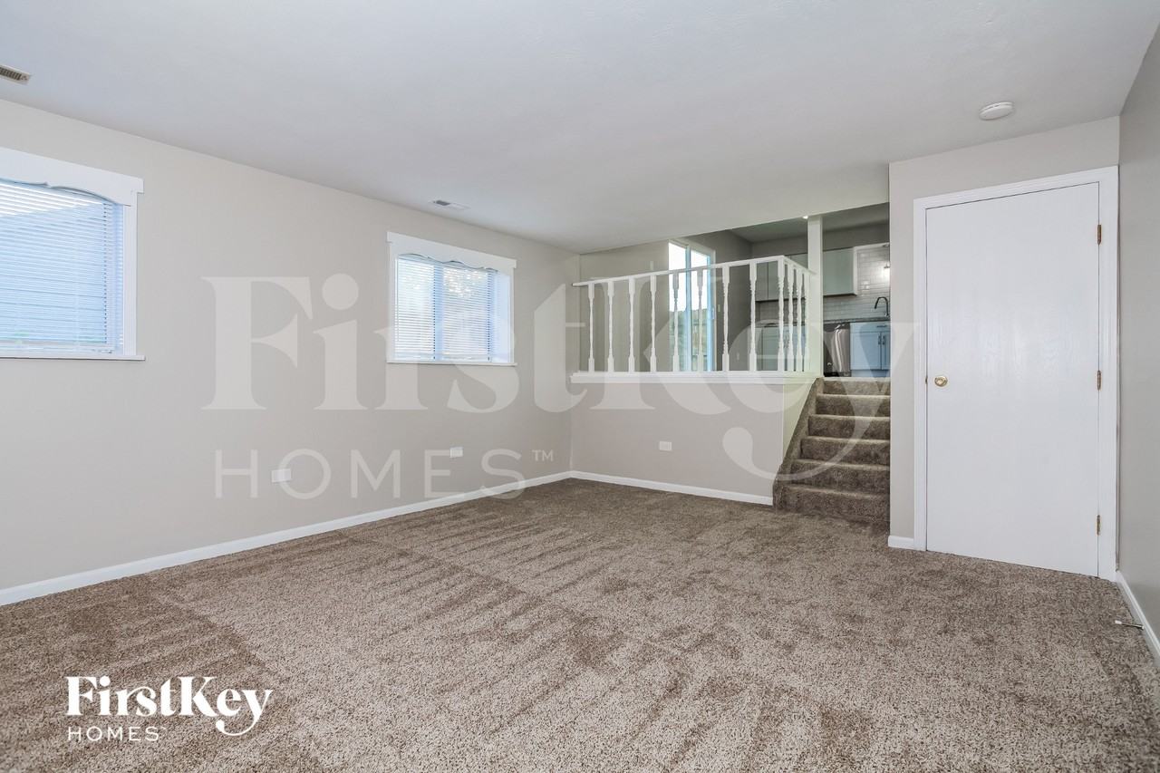 1056 Merle Ct - Photo 3 of 15