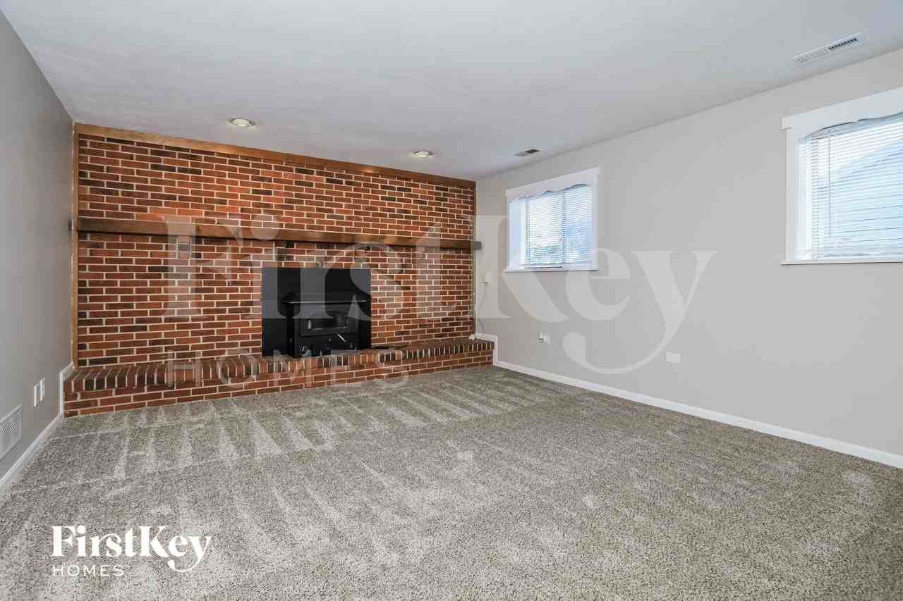 1056 Merle Ct - Photo 4 of 15