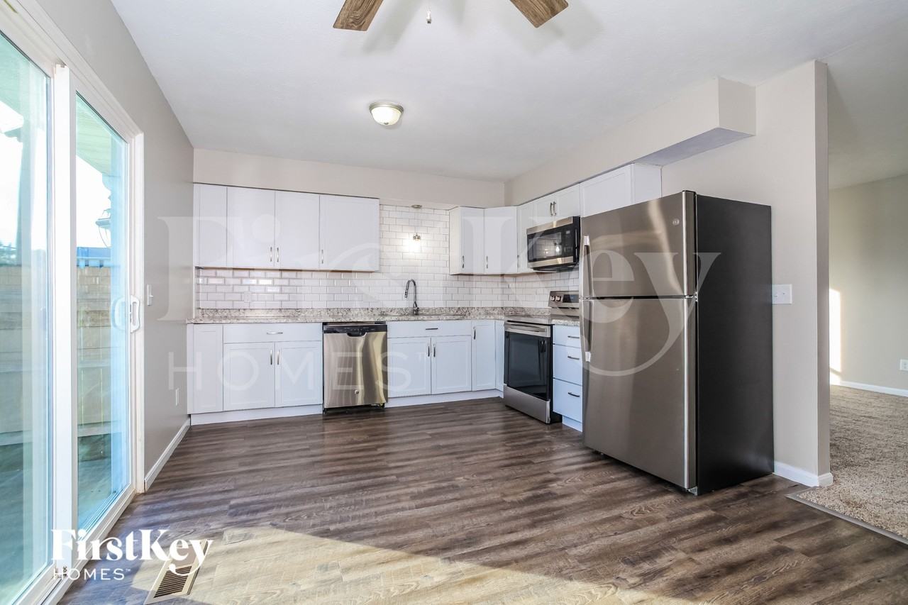 1056 Merle Ct - Photo 6 of 15