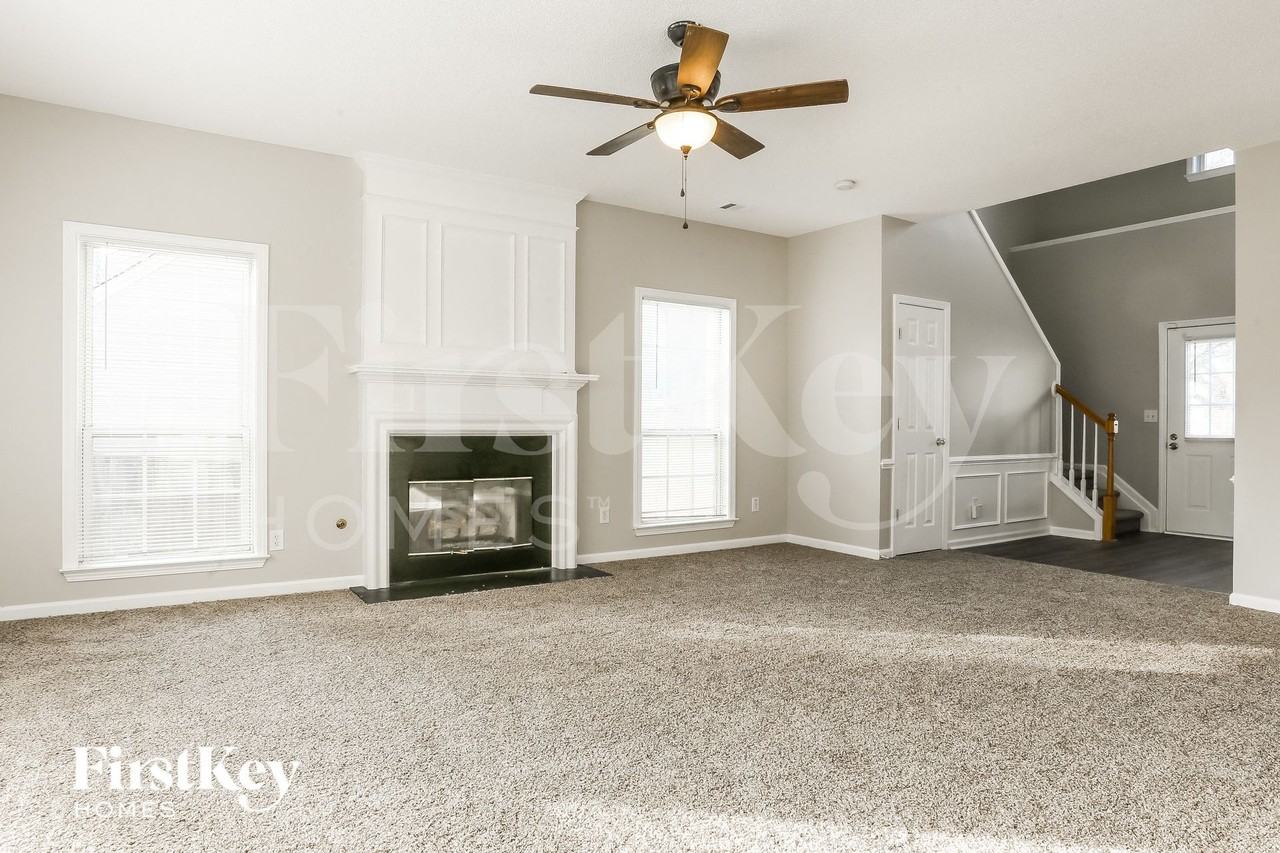 786 Weybourne Ct - Photo 3 of 15