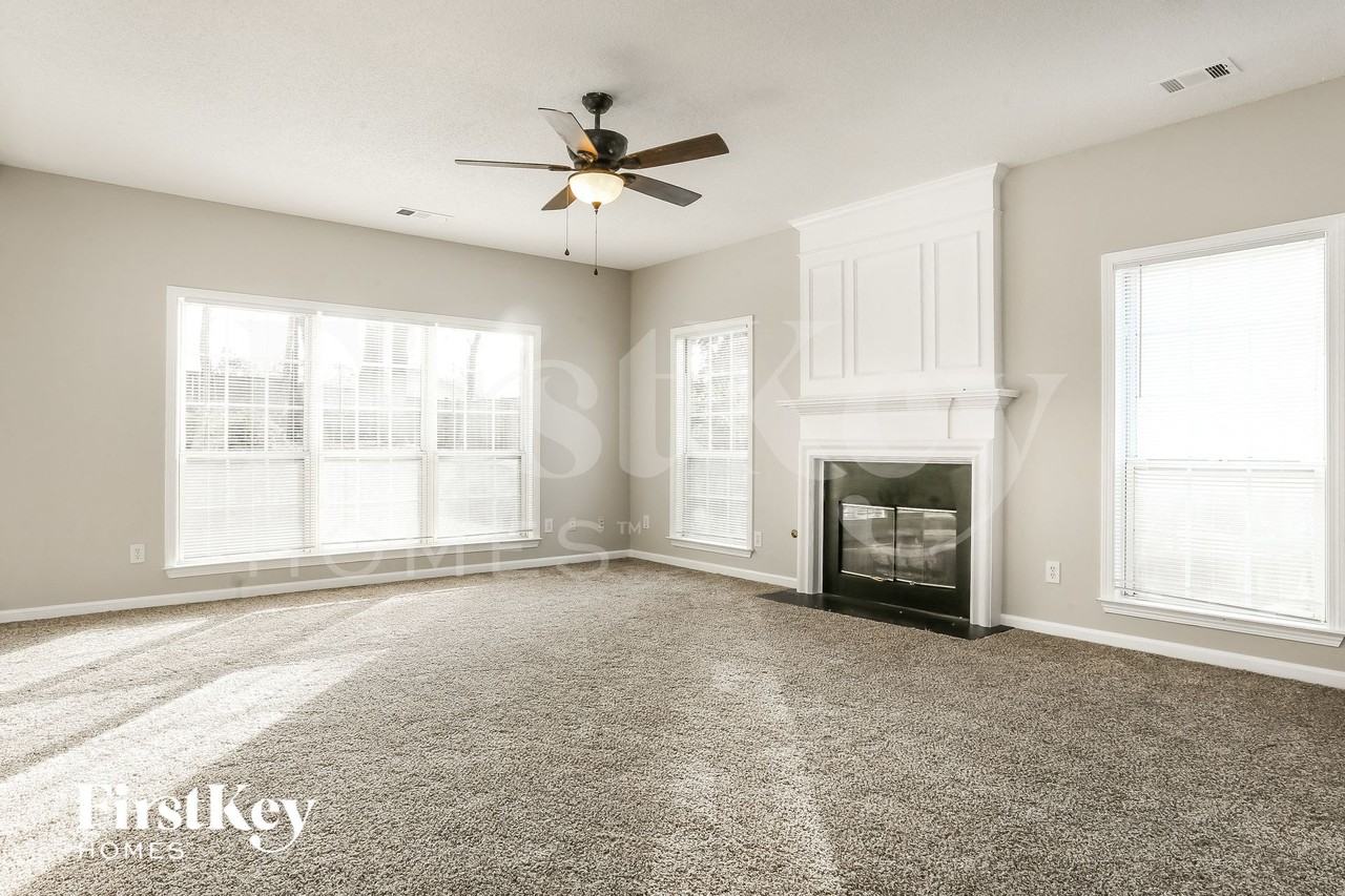 786 Weybourne Ct - Photo 4 of 15