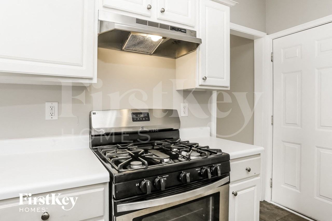 786 Weybourne Ct - Photo 7 of 15