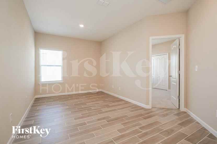 413 Stone Arbor Ln - Photo 5 of 15