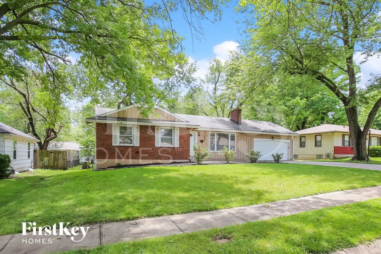 9707 E 79th Ter - Photo 2 of 15