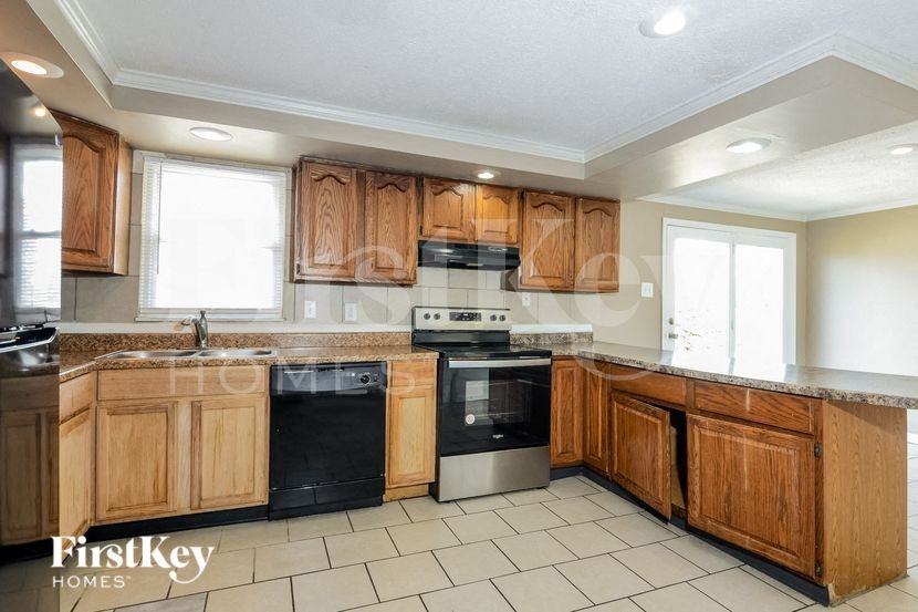 9404 Granville Pl - Photo 5 of 16