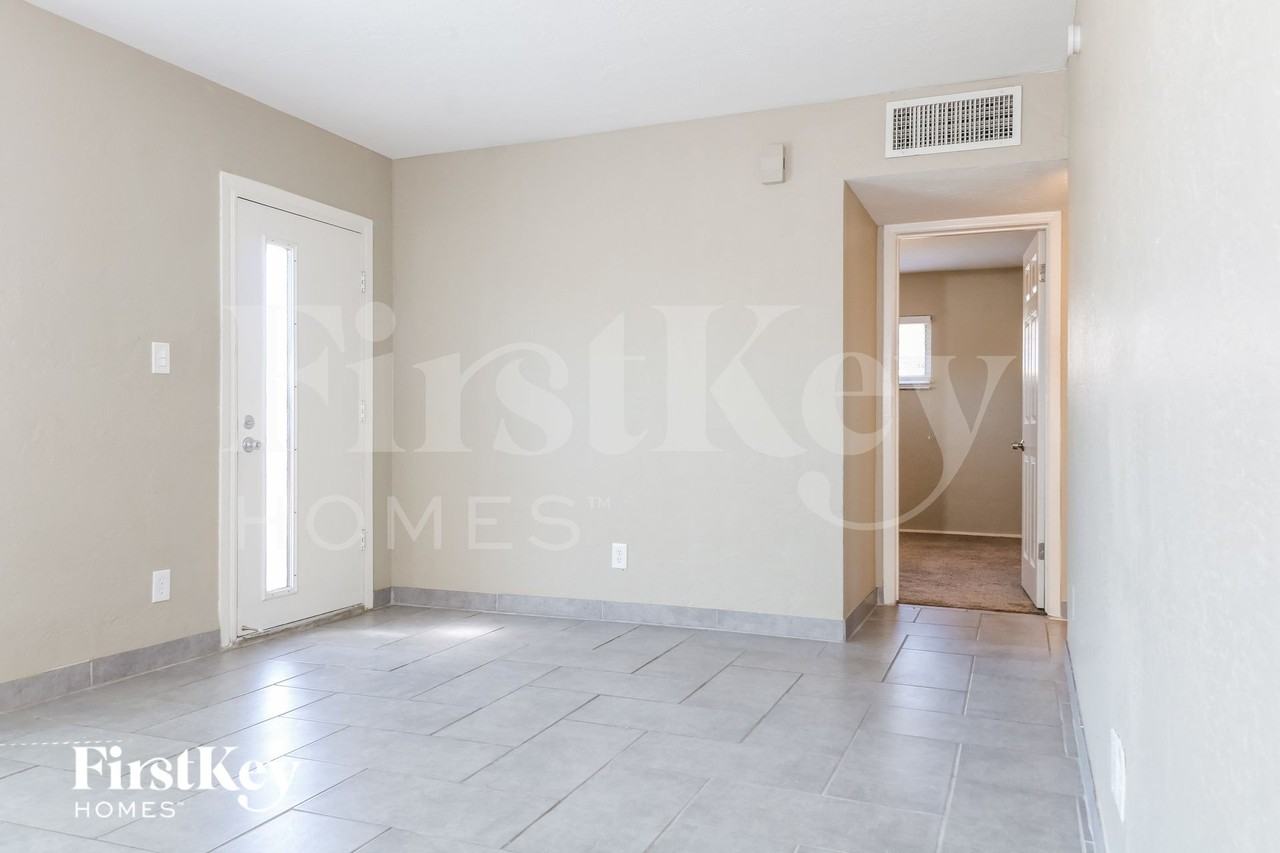 8039 N 29th Ave - Photo 2 of 15