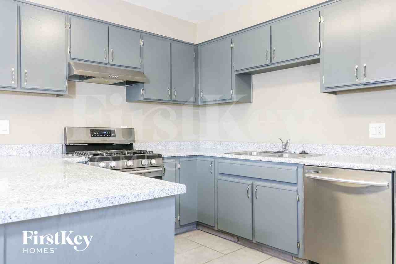 8039 N 29th Ave - Photo 4 of 15