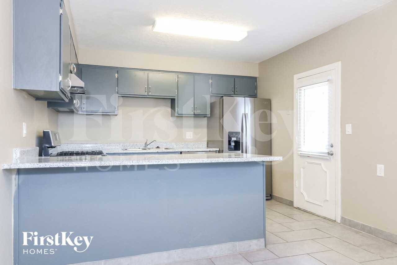 8039 N 29th Ave - Photo 5 of 15