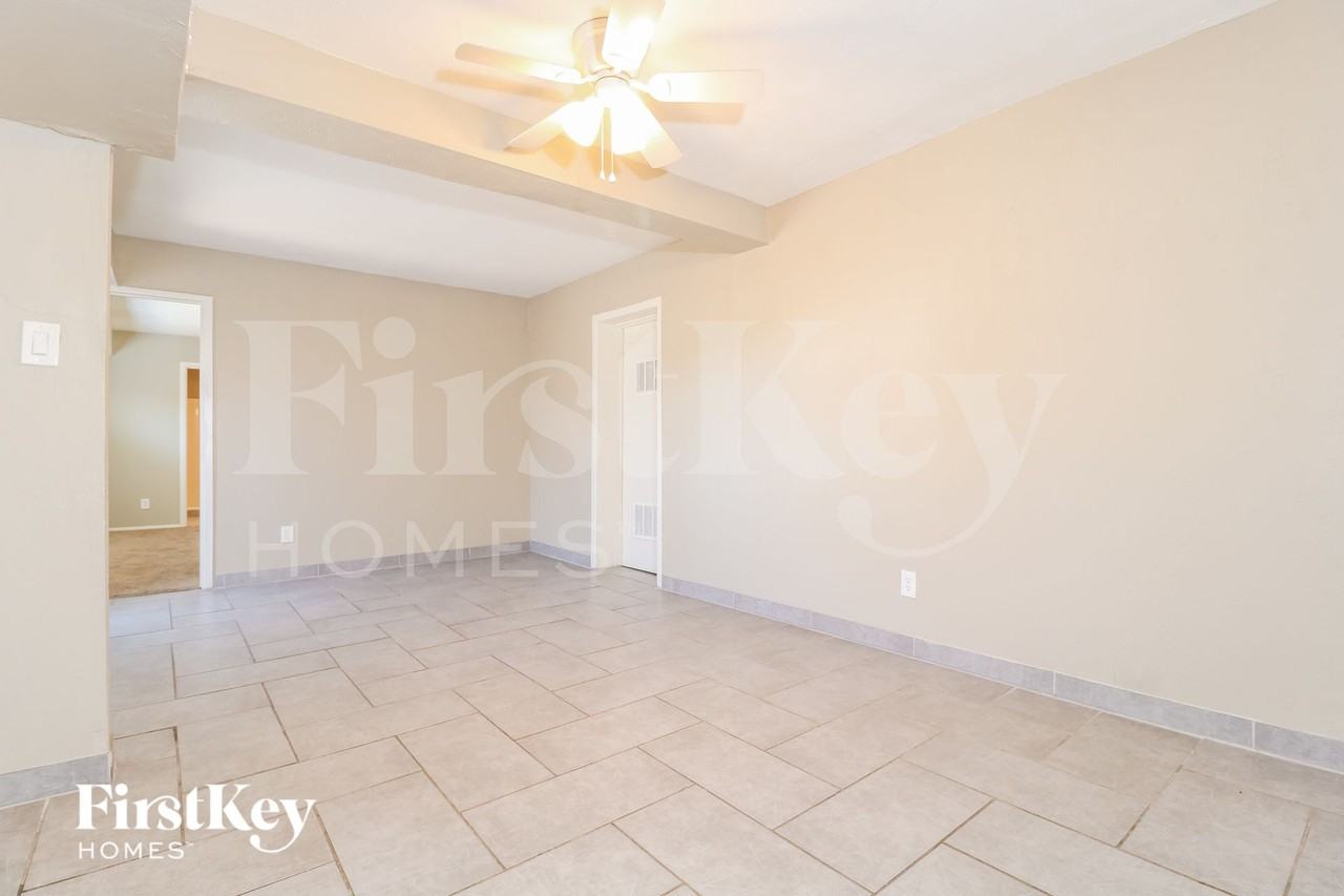 8039 N 29th Ave - Photo 6 of 15