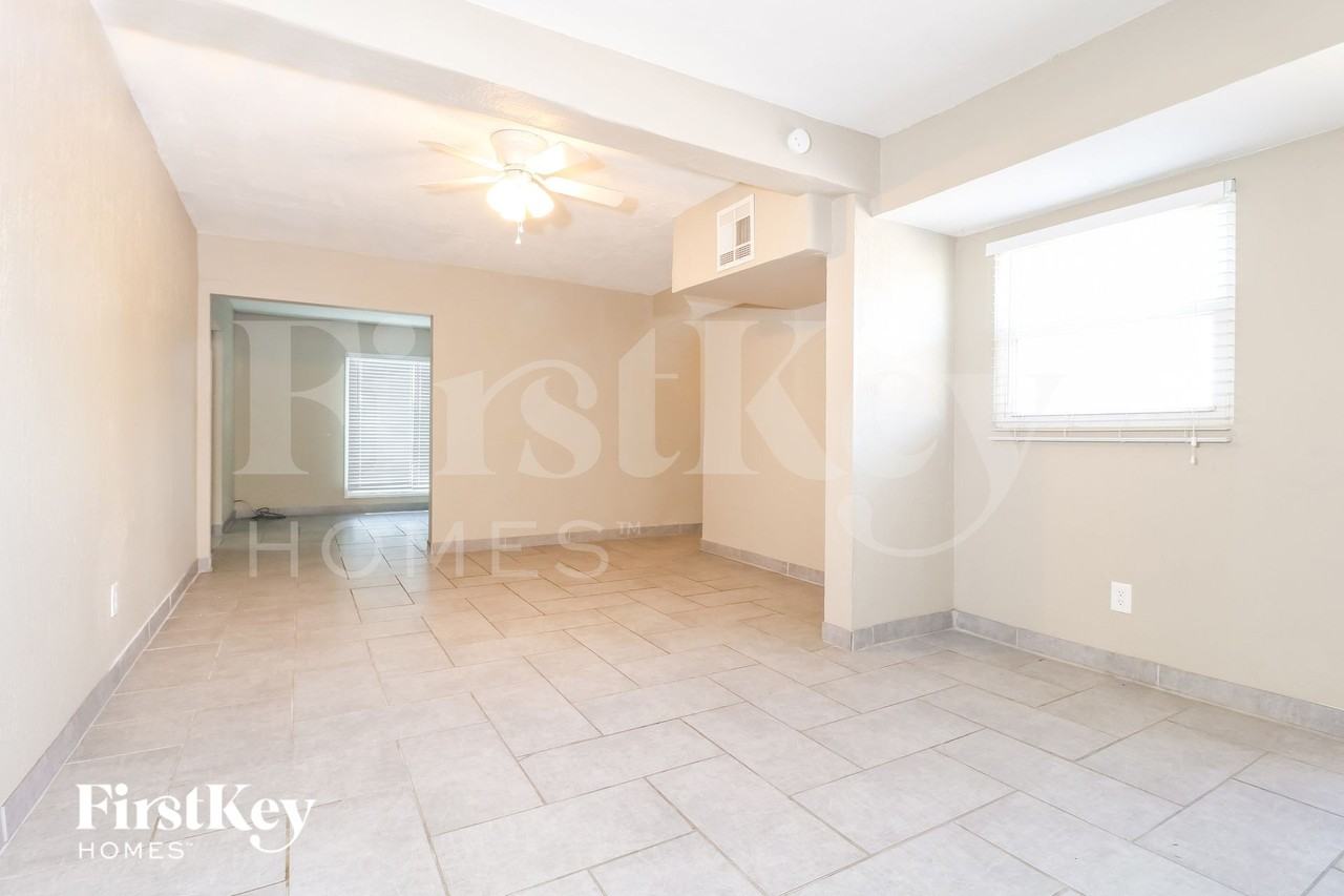 8039 N 29th Ave - Photo 7 of 15