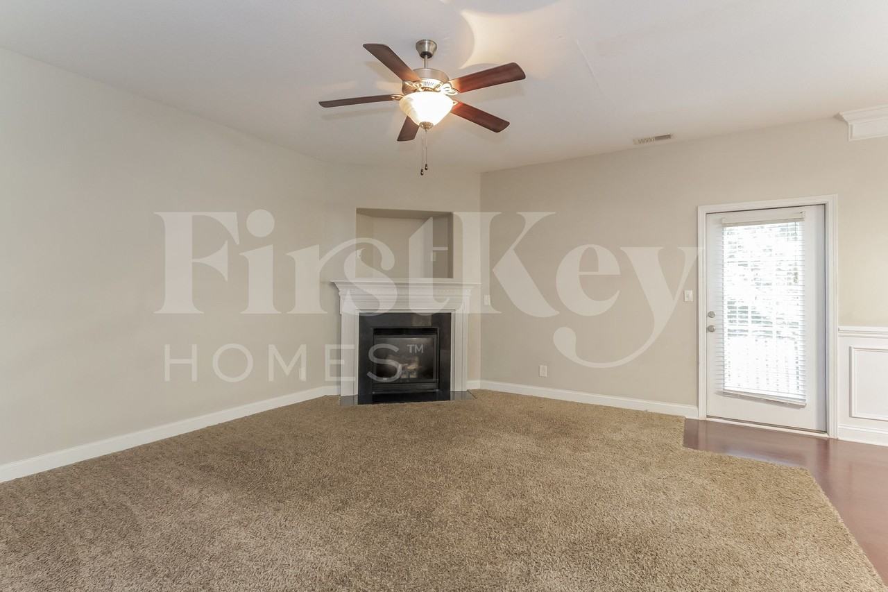 7225 Caley Ln - Photo 3 of 15