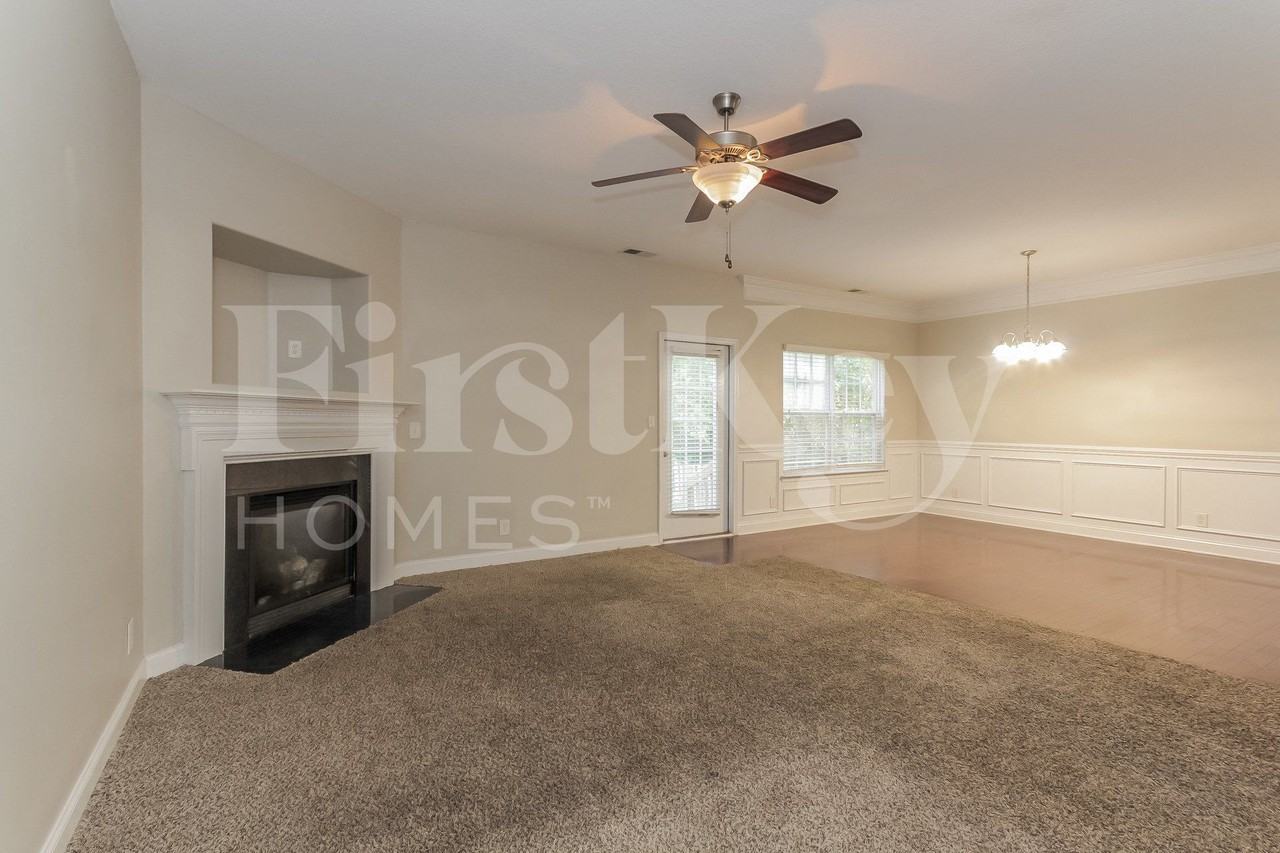 7225 Caley Ln - Photo 4 of 15