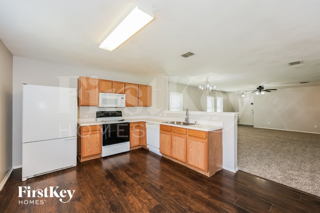 6417 Meadow Way Ln - Photo 6 of 16