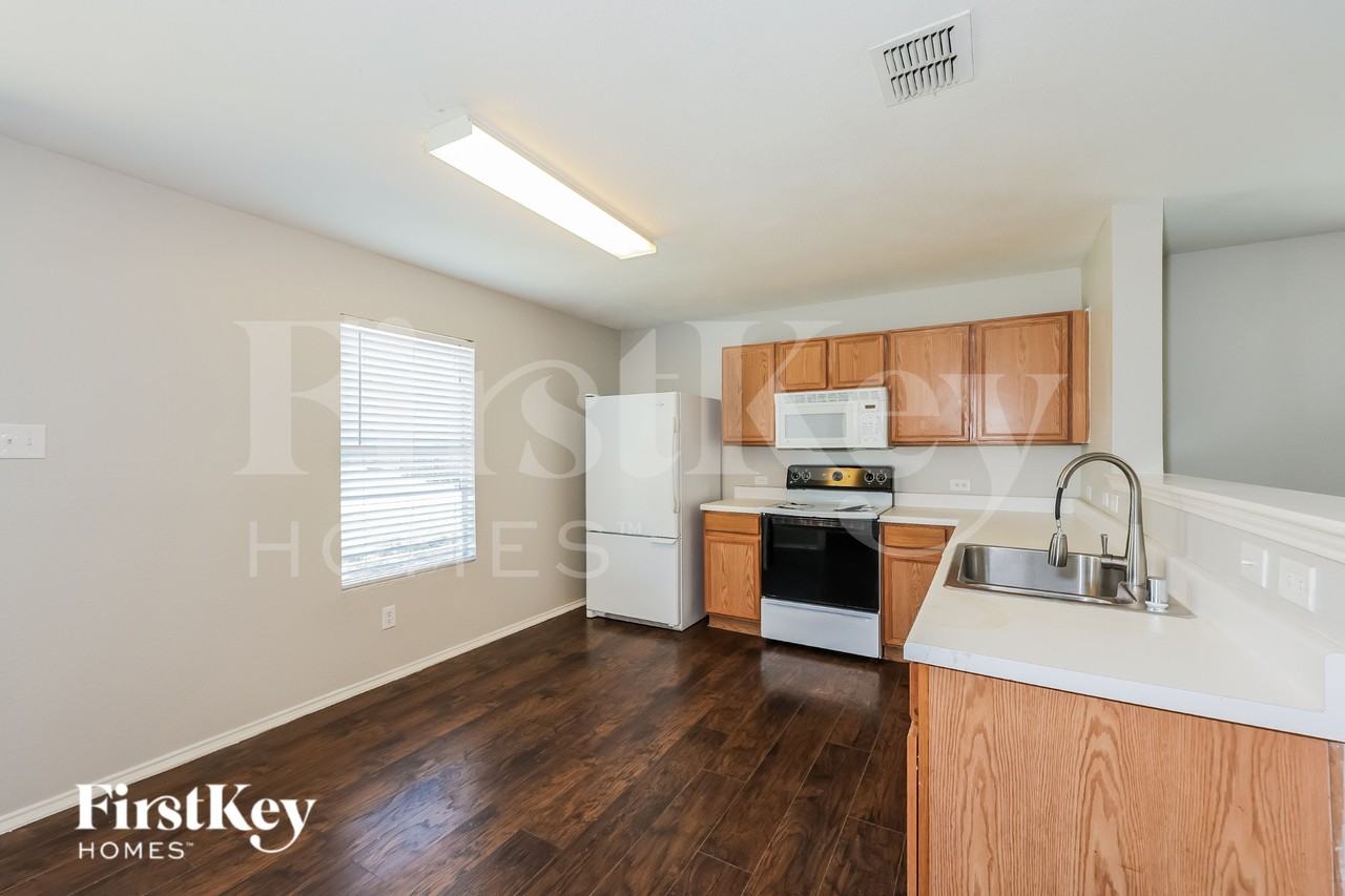 6417 Meadow Way Ln - Photo 7 of 16