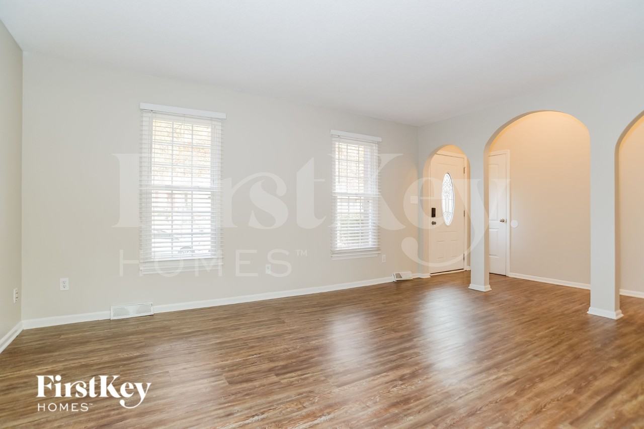 5912 Nw Walnut Creek Cir - Photo 4 of 15