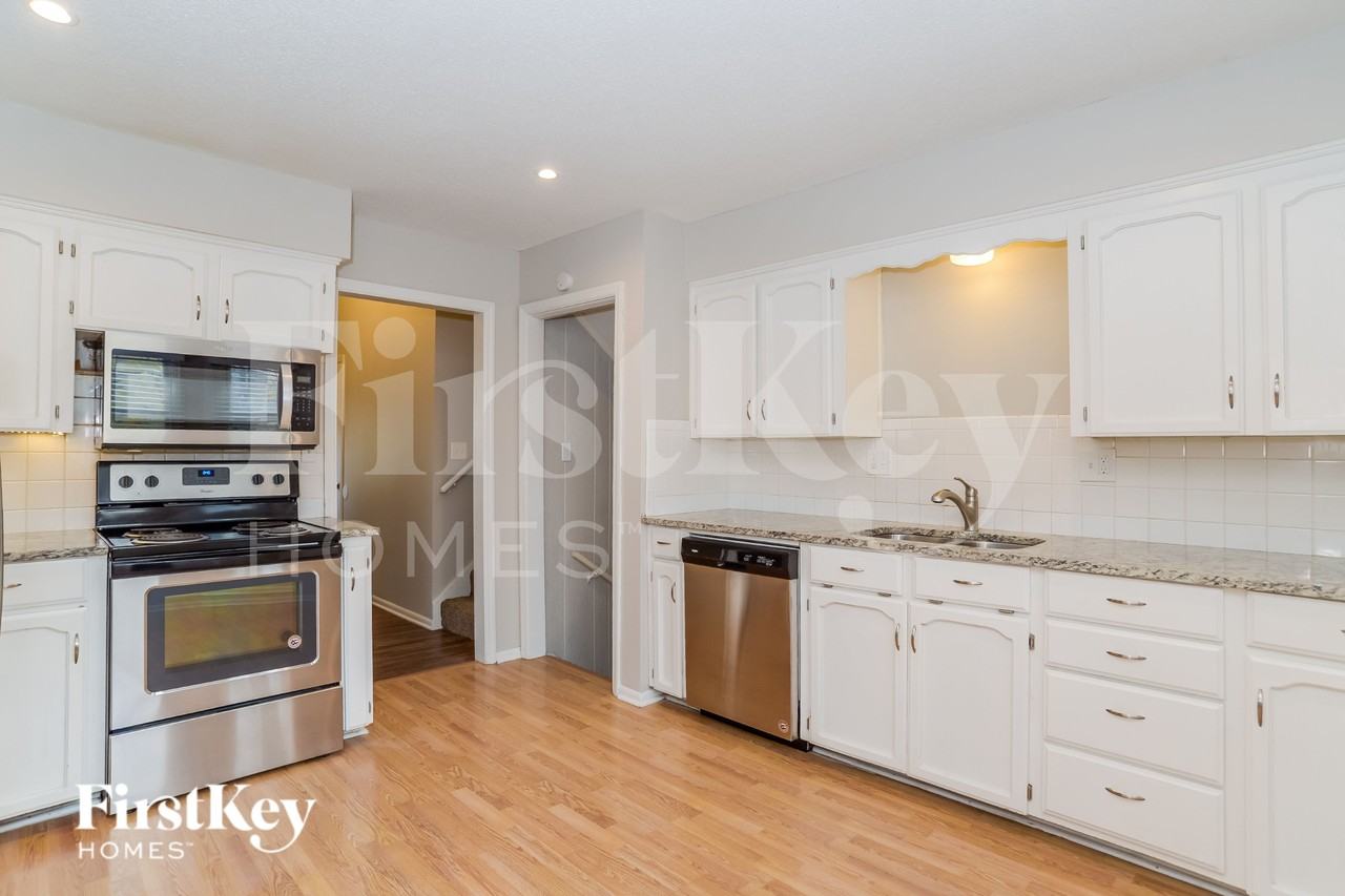 5912 Nw Walnut Creek Cir - Photo 6 of 15