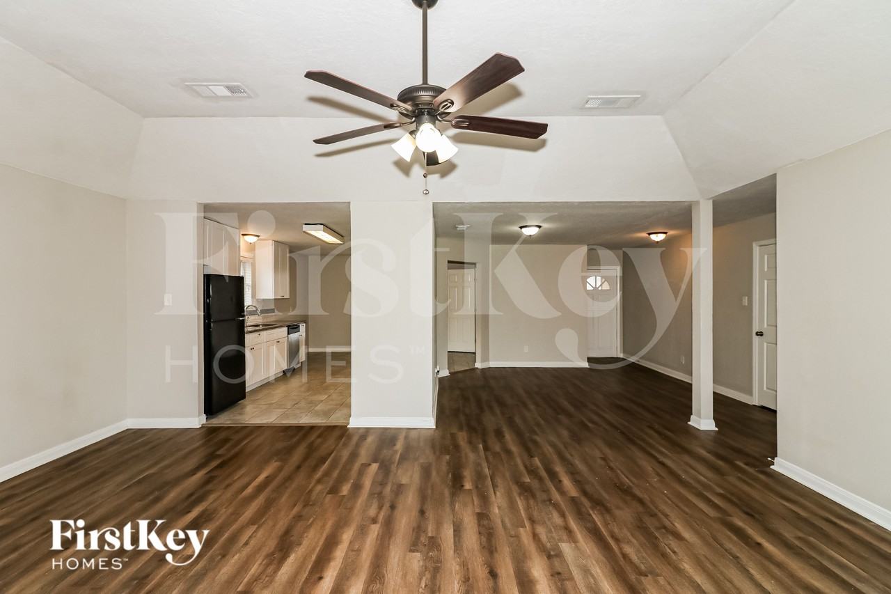 5131 Whittier Oaks Dr - Photo 3 of 19