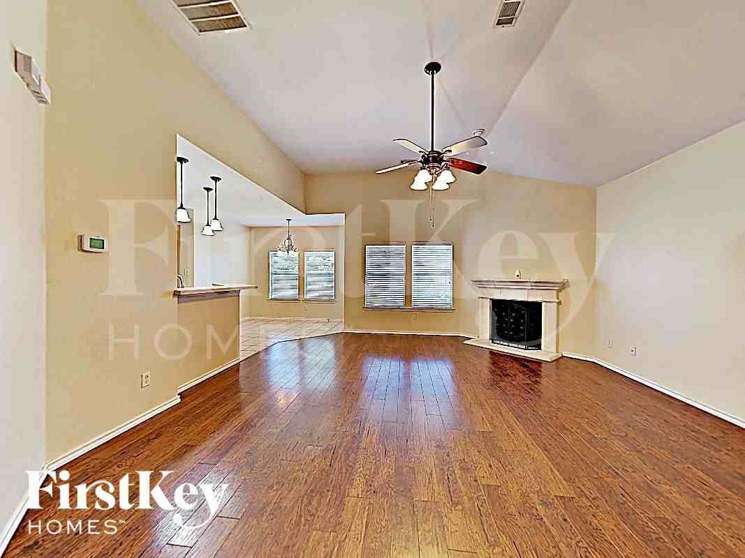 5108 Parkplace Dr - Photo 2 of 17