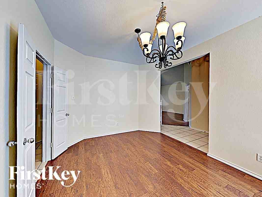 5108 Parkplace Dr - Photo 6 of 17