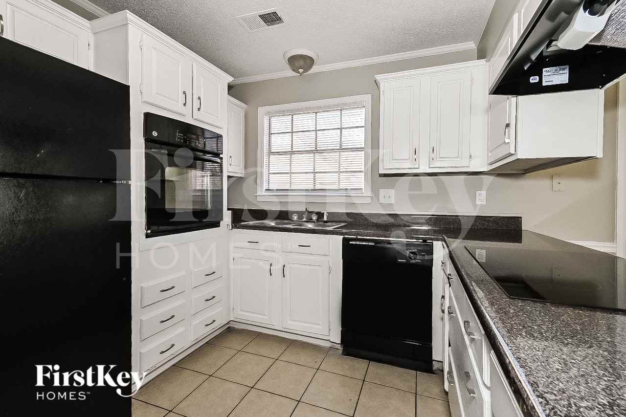 4484 Westbury Dr - Photo 5 of 15