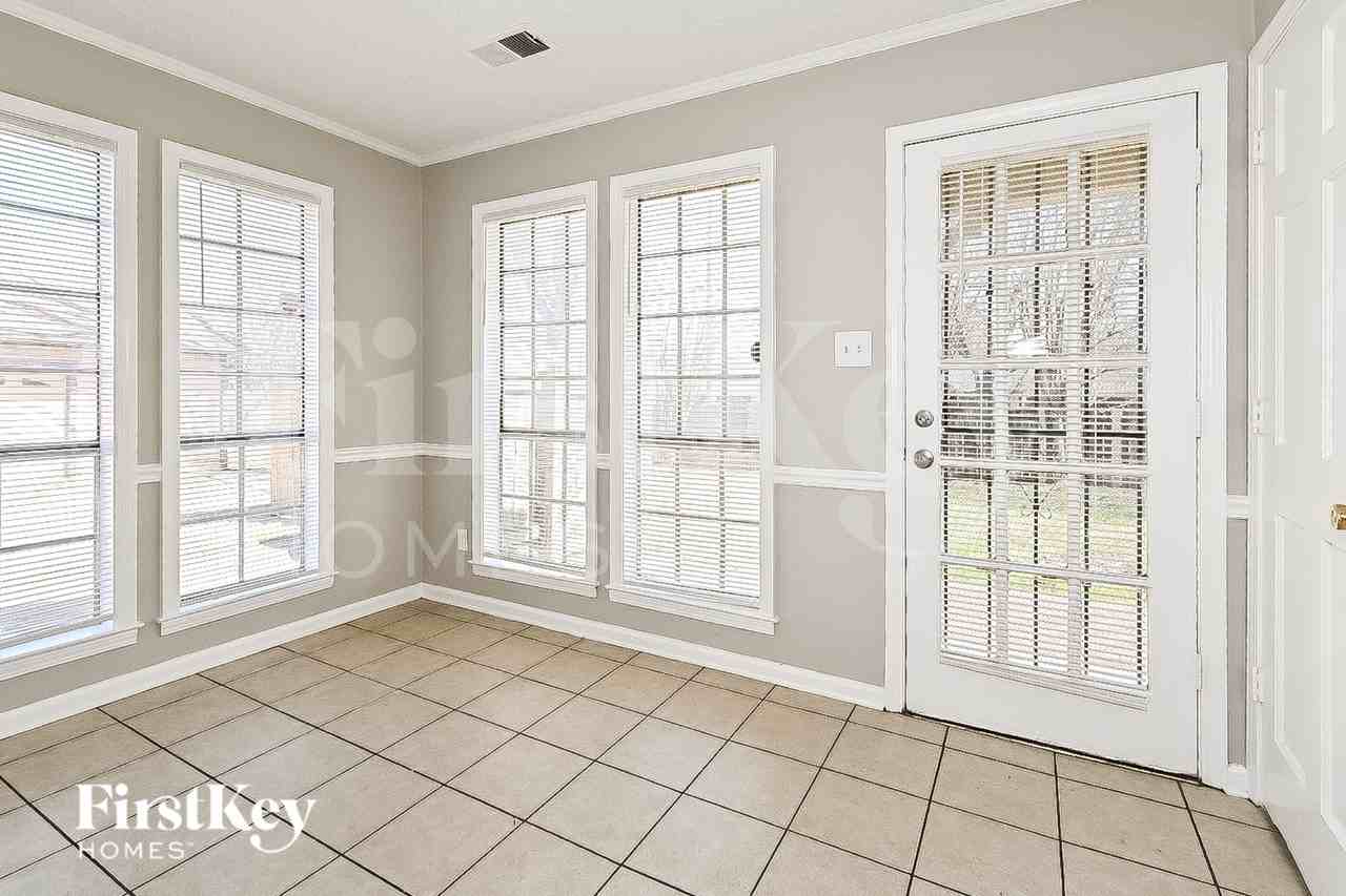 4484 Westbury Dr - Photo 6 of 15