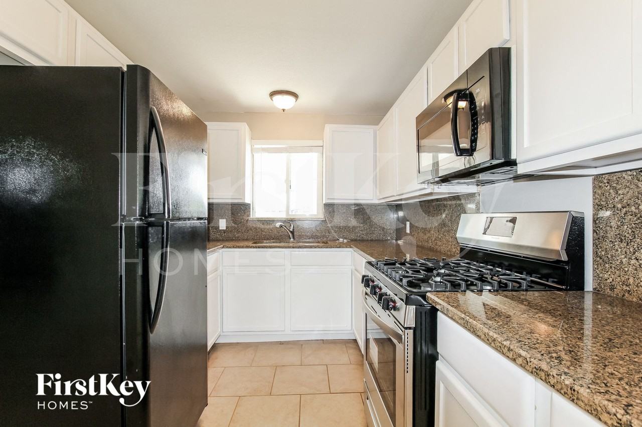 4138 E Bluefield Ave - Photo 6 of 15