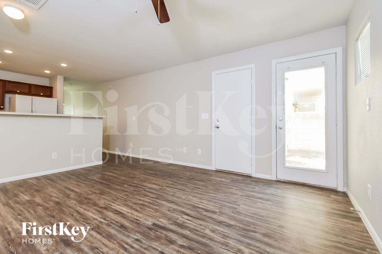 4047 Morning Peace St - Photo 4 of 15