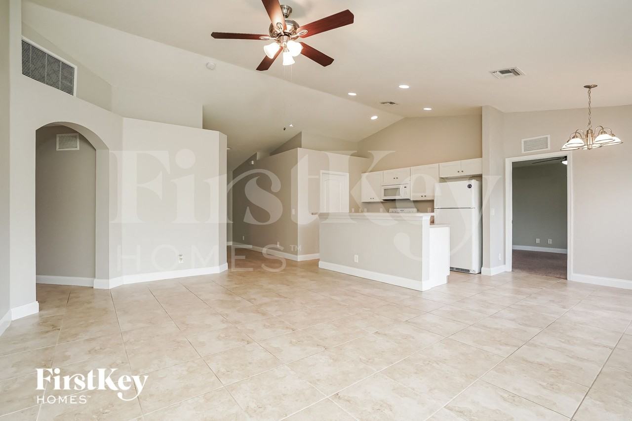 3215 41st St Sw - Photo 3 of 15