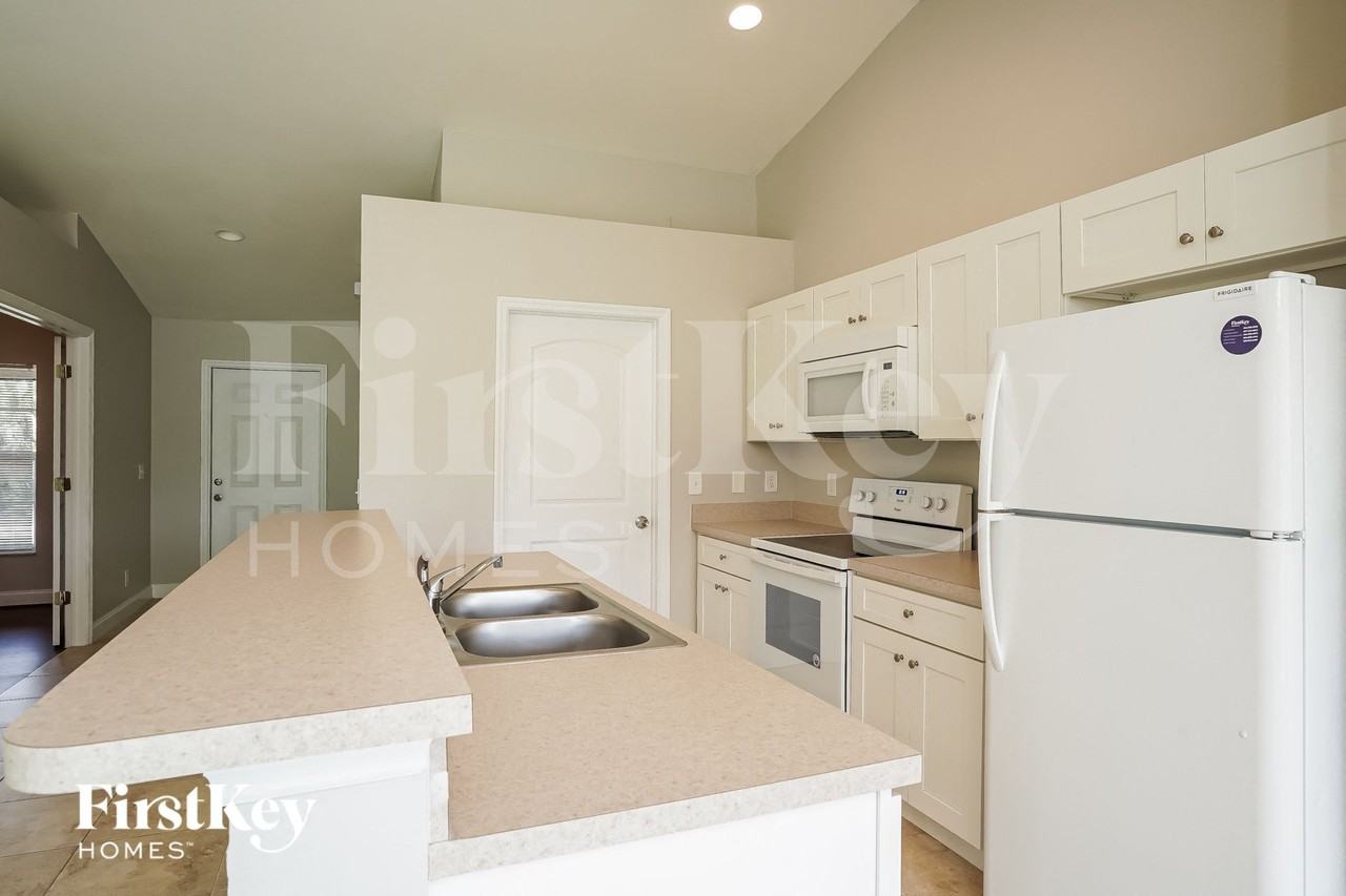 3215 41st St Sw - Photo 4 of 15