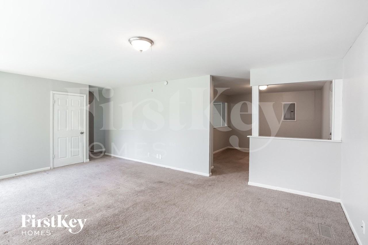 3210 E Dudley Ave - Photo 4 of 15