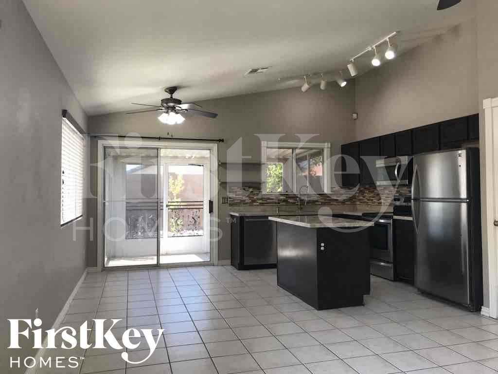 3035 W Melinda Ln - Photo 3 of 17