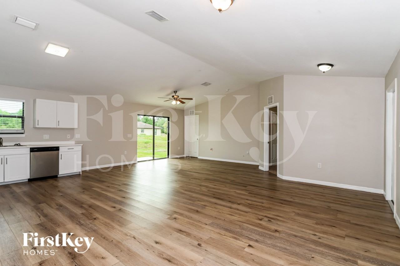 3007 44th St Sw - Photo 4 of 16