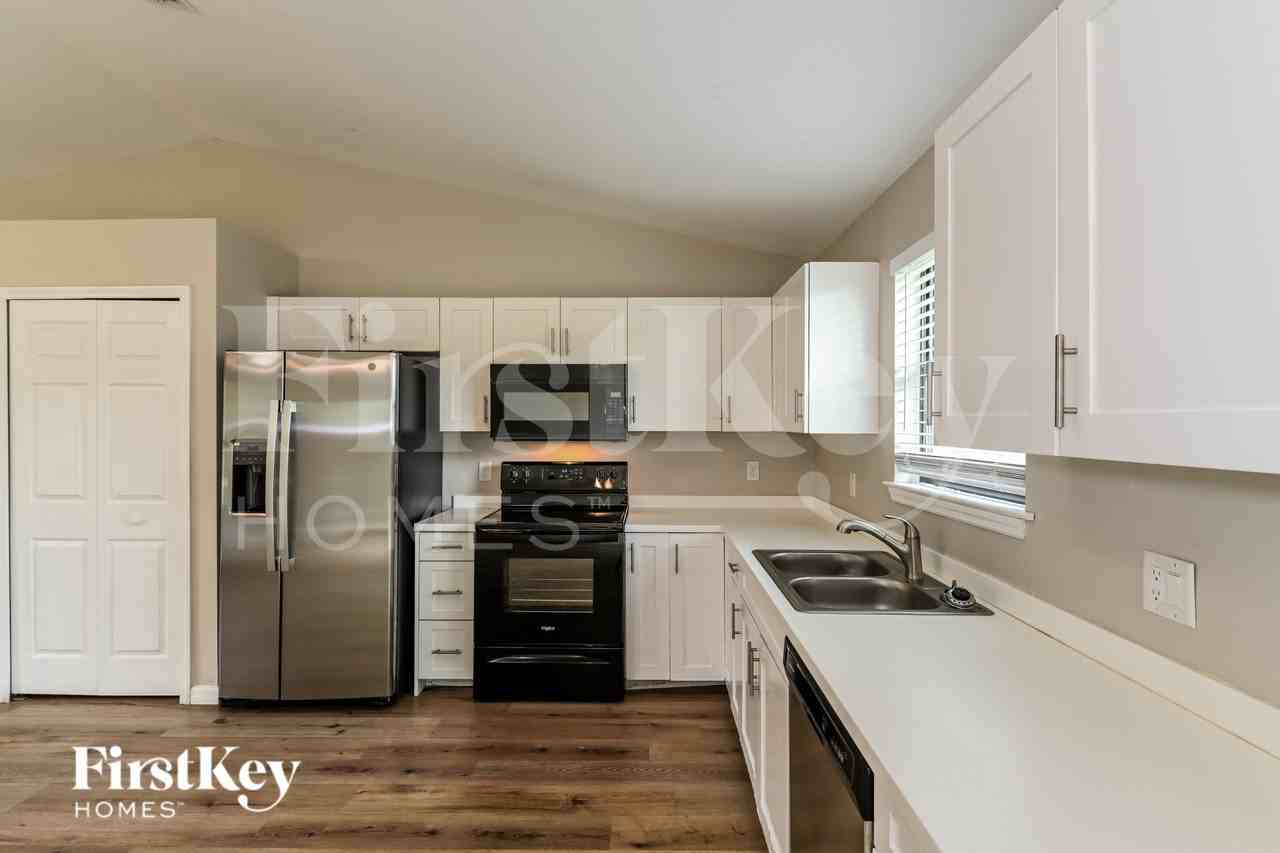 3007 44th St Sw - Photo 6 of 16