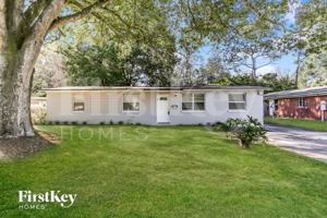 featured image of 2214 Red Oak Dr