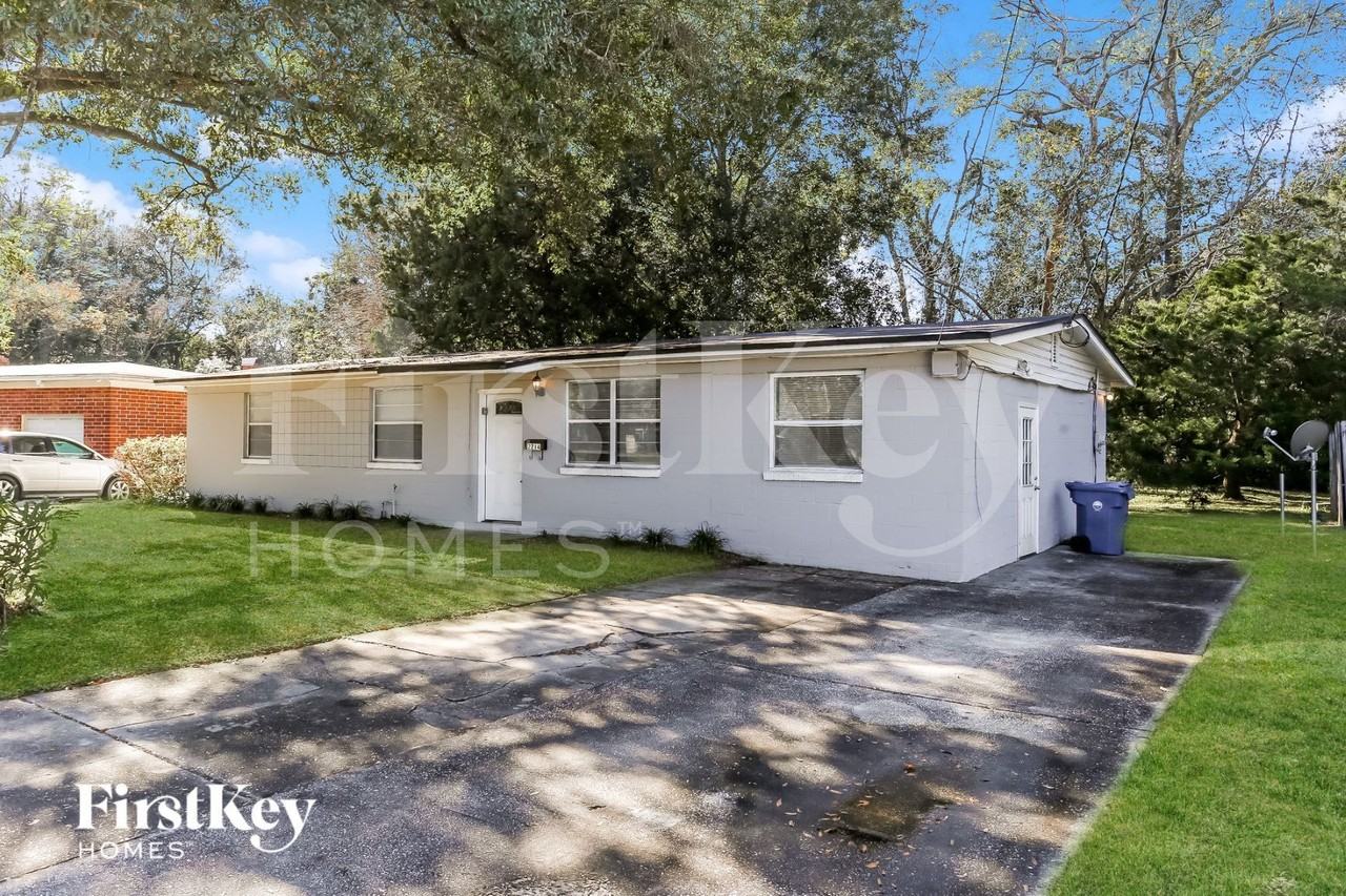 2214 Red Oak Dr - Photo 2 of 15