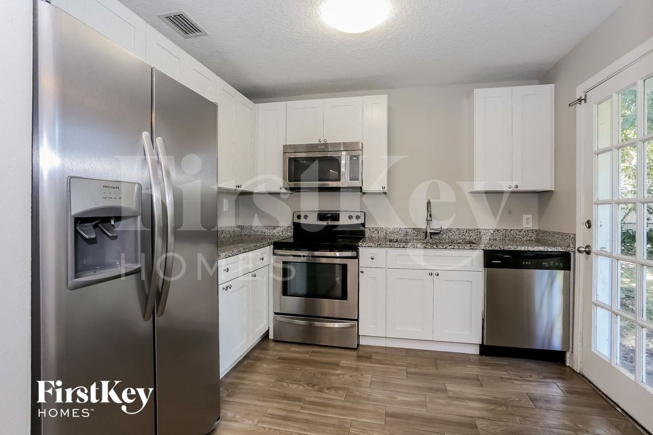 2214 Red Oak Dr - Photo 6 of 15