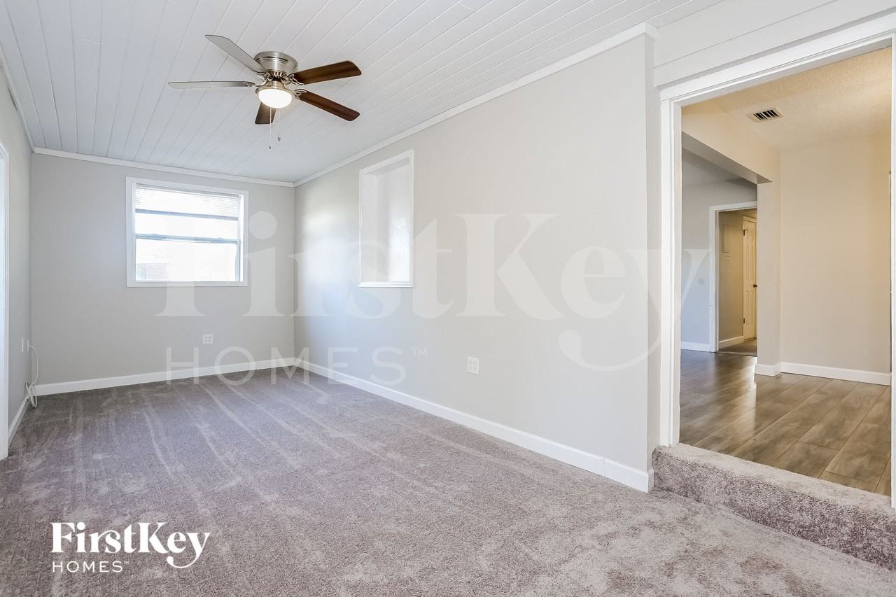 2214 Red Oak Dr - Photo 7 of 15